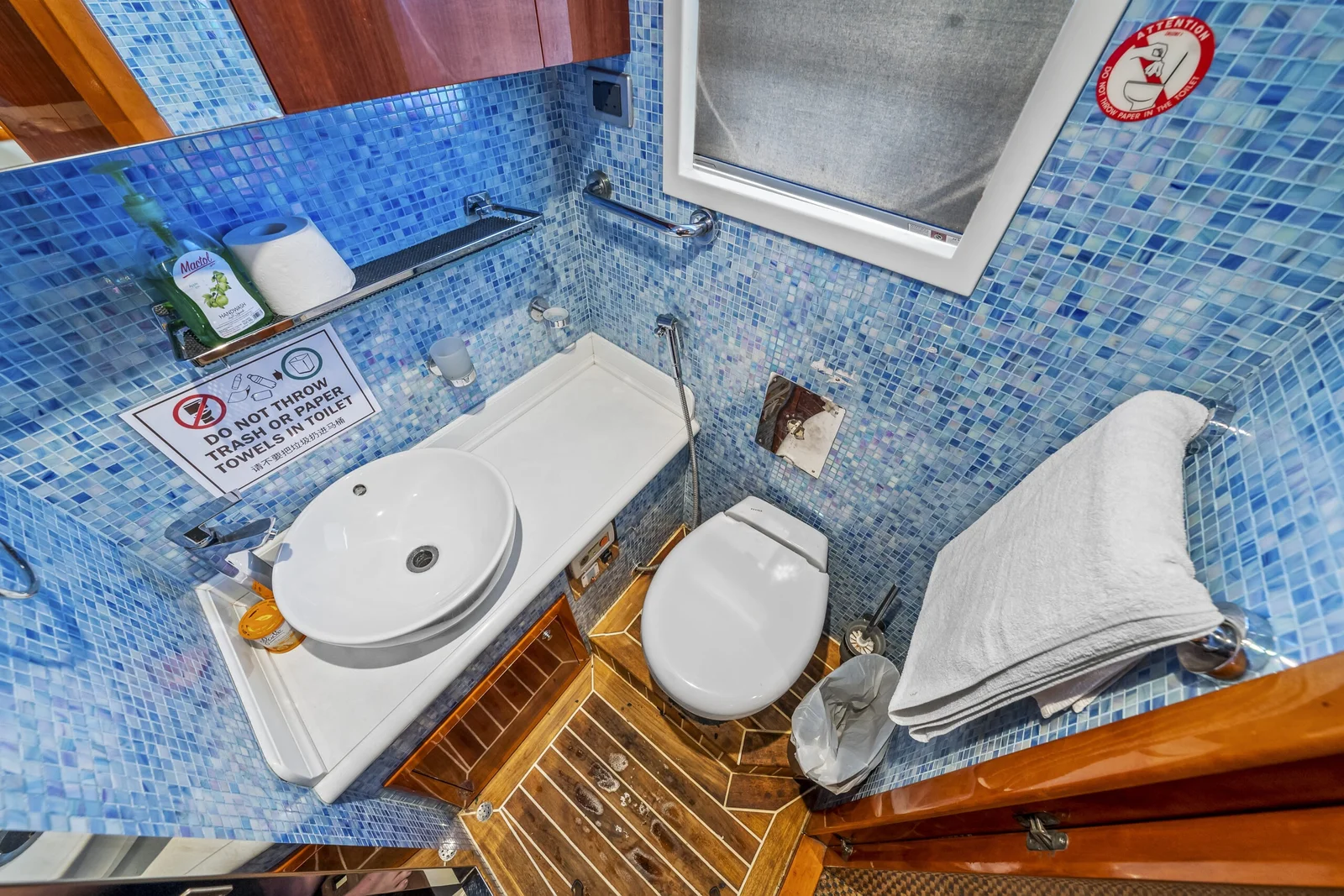 90ft Luxury Yacht View